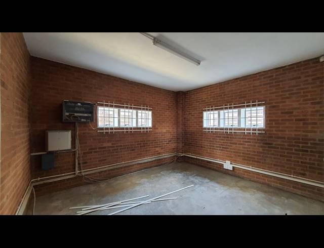 410M² WAREHOUSE TO LET IN SEBENZA